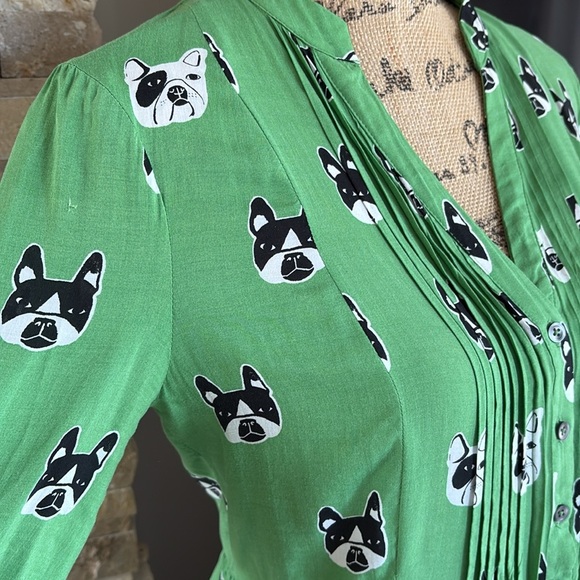 Maeve Anthropologie green composed pin-tuck button down Frenchie Bulldog shirt - Picture 5 of 16